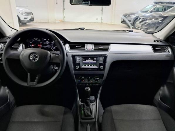 Skoda Rapid I с пробегом 2017 года, цена 1 355 000 рублей, 92630 км, лифтбек, Автокод Объявления
