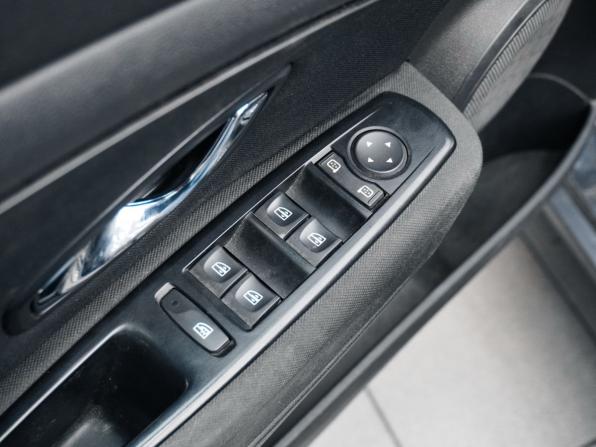 Renault Megane III Рестайлинг с пробегом 2013 года, цена 987 500 рублей, 172000 км, универсал, Автокод Объявления