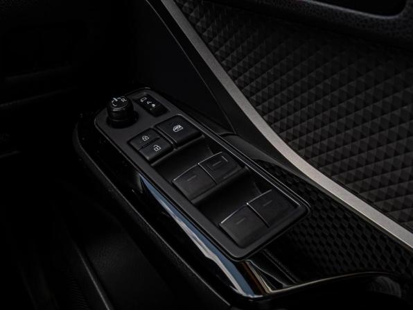 Toyota C-HR I Рестайлинг с пробегом 2019 года, цена 1 870 000 рублей, 84648 км, внедорожник, Автокод Объявления