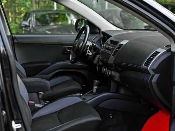 Mitsubishi Outlander II Рестайлинг с пробегом 2009 года, цена 850 000 рублей, 254843 км, внедорожник, Автокод Объявления