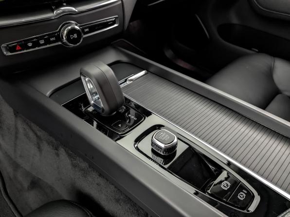 Volvo XC60 II Рестайлинг с пробегом 2021 года, цена 4 260 000 рублей, 77055 км, внедорожник, Автокод Объявления