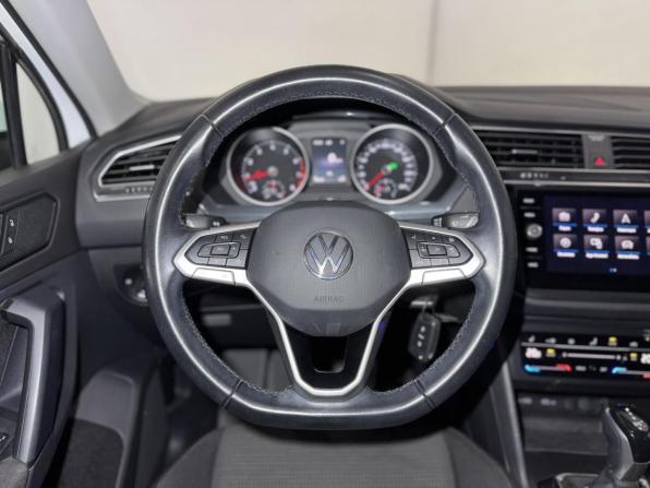 Volkswagen Tiguan II Рестайлинг с пробегом 2021 года, цена 3 399 000 рублей, 30800 км, внедорожник, Автокод Объявления