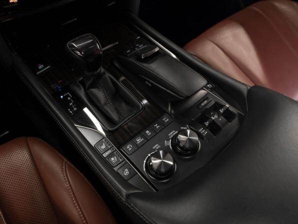 Lexus LX III Рестайлинг 2 с пробегом 2018 года, цена 9 100 000 рублей, 104122 км, внедорожник, Автокод Объявления