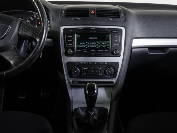Skoda Octavia II (A5) Рестайлинг с пробегом 2012 года, цена 985 000 рублей, 310557 км, универсал, Автокод Объявления