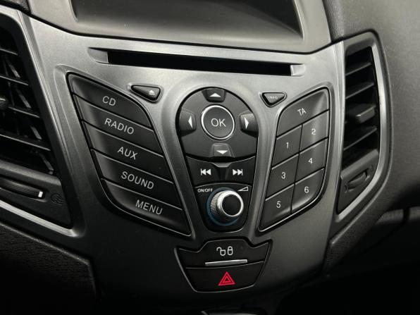 Ford Fiesta Mk6 Рестайлинг с пробегом 2015 года, цена 695 000 рублей, 209185 км, хэтчбек, Автокод Объявления
