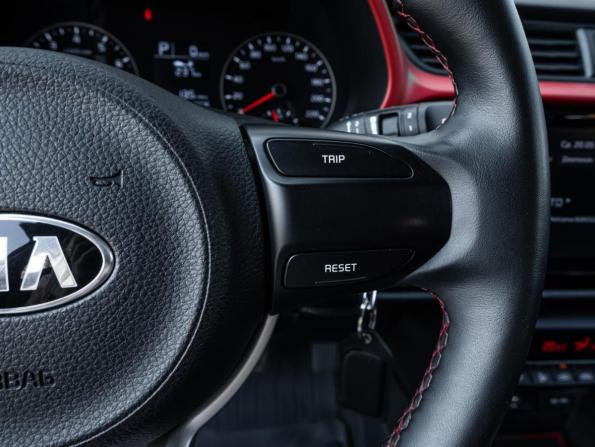 Kia Rio IV Рестайлинг с пробегом 2021 года, цена 1 886 800 рублей, 48687 км, хэтчбек, Автокод Объявления
