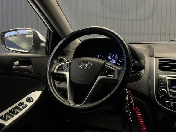 Hyundai Solaris I Рестайлинг с пробегом 2015 года, цена 957 000 рублей, 116290 км, седан, Автокод Объявления