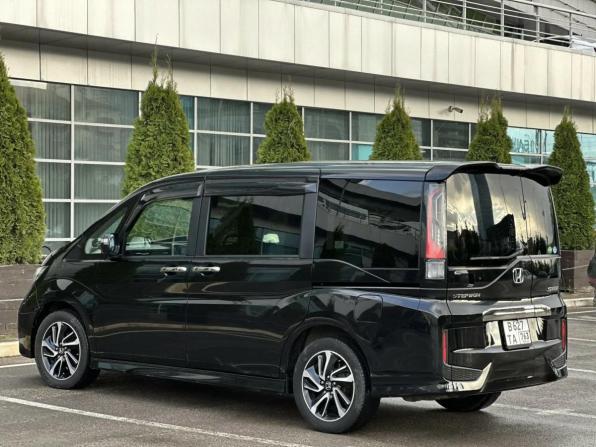 Honda Stepwgn V с пробегом 2016 года, цена 1 950 000 рублей, 132347 км, минивэн, Автокод Объявления