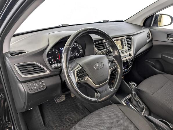 Hyundai Solaris II с пробегом 2017 года, цена 1 200 000 рублей, 163268 км, седан, Автокод Объявления