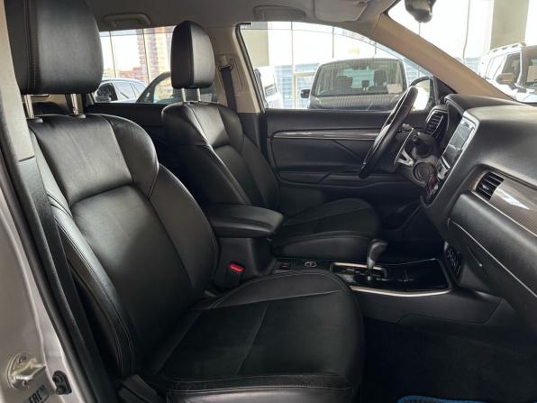 Mitsubishi Outlander III Рестайлинг 3 с пробегом 2018 года, цена 2 335 000 рублей, 99359 км, внедорожник, Автокод Объявления
