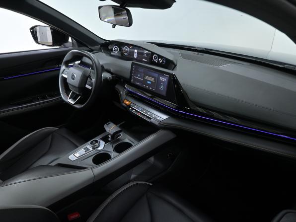 Changan UNI-V I с пробегом 2023 года, цена 2 060 000 рублей, 53700 км, лифтбек, Автокод Объявления