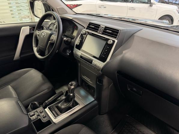 Toyota Land Cruiser Prado 150 Series Рестайлинг 2 с пробегом 2017 года, цена 4 550 000 рублей, 90000 км, внедорожник, Автокод Объявления