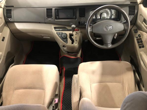 Toyota ISis I с пробегом 2004 года, цена 695 000 рублей, 280000 км, минивэн, Автокод Объявления