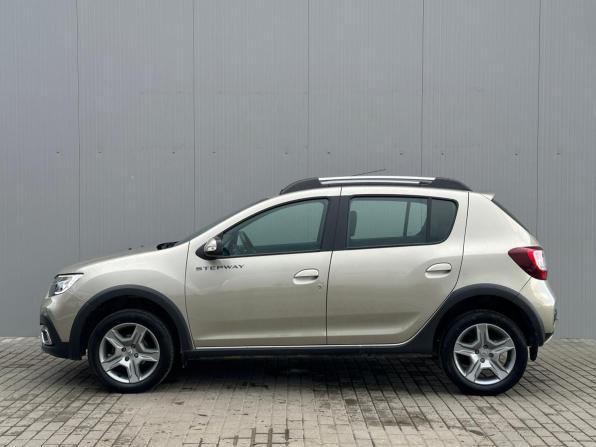 Renault Sandero II Рестайлинг с пробегом 2021 года, цена 1 502 000 рублей, 17700 км, хэтчбек, Автокод Объявления