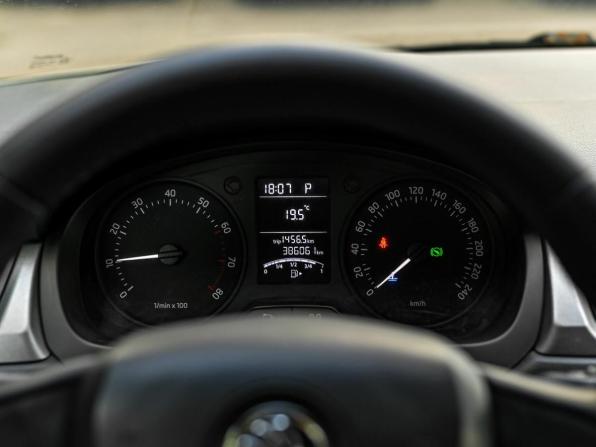 Skoda Rapid I с пробегом 2015 года, цена 550 000 рублей, 386060 км, лифтбек, Автокод Объявления