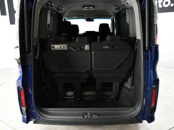 Honda Stepwgn V с пробегом 2017 года, цена 1 925 000 рублей, 67612 км, минивэн, Автокод Объявления