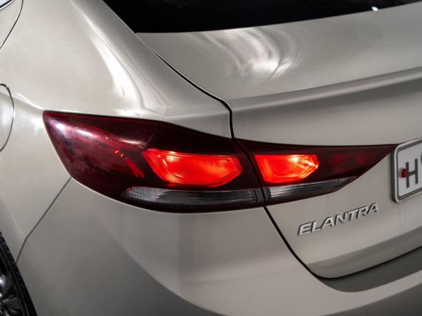 Hyundai Elantra VI (AD) Рестайлинг с пробегом 2018 года, цена 1 300 000 рублей, 204472 км, седан, Автокод Объявления