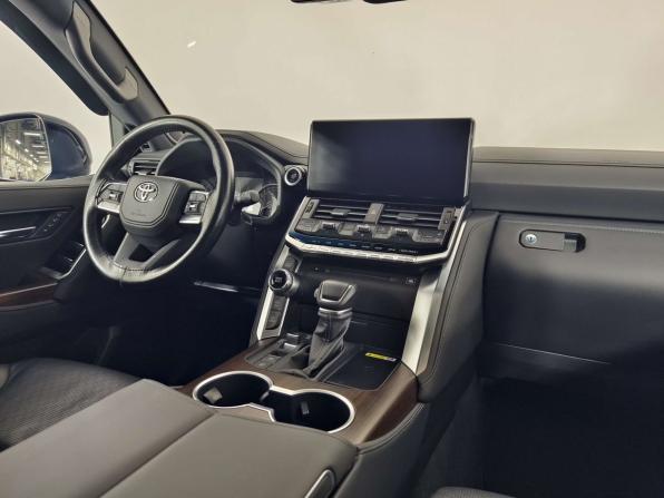 Toyota Land Cruiser 300 Series с пробегом 2023 года, цена 11 717 000 рублей, 39550 км, внедорожник, Автокод Объявления