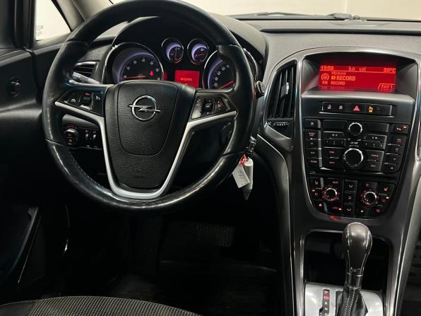 Opel Astra J с пробегом 2010 года, цена 599 000 рублей, 225858 км, хэтчбек, Автокод Объявления