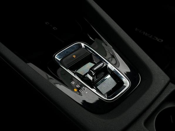 Skoda Octavia IV (A8) с пробегом 2021 года, цена 2 178 900 рублей, 105368 км, лифтбек, Автокод Объявления
