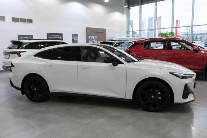 Новый Changan UNI-V I 2024 года, цена 3 457 620 рублей, лифтбек, Автокод Объявления
