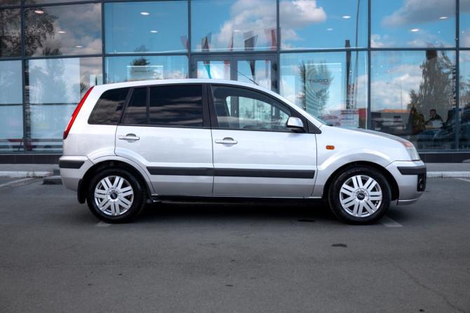 Ford Fusion I Рестайлинг с пробегом 2008 года, цена 379 900 рублей, 214810 км, хэтчбек, Автокод Объявления