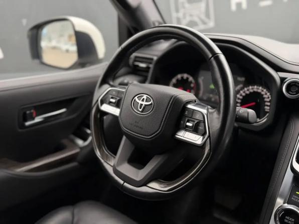 Toyota Land Cruiser 300 Series с пробегом 2023 года, цена 10 880 000 рублей, 50320 км, внедорожник, Автокод Объявления