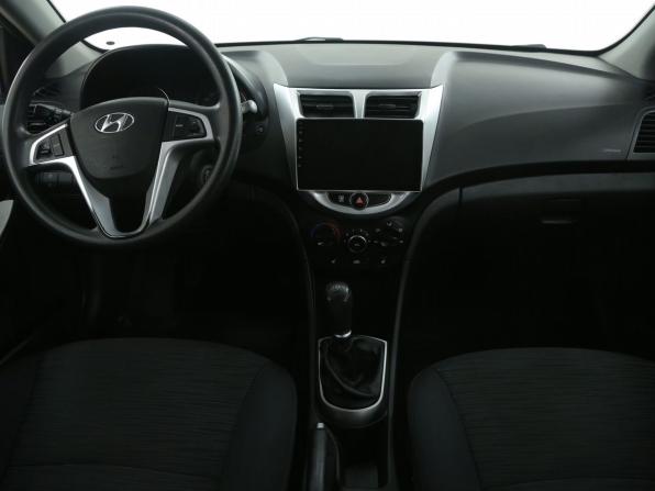 Hyundai Solaris I Рестайлинг с пробегом 2016 года, цена 989 000 рублей, 110000 км, седан, Автокод Объявления