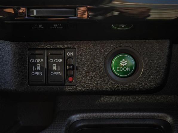 Honda Stepwgn V Рестайлинг с пробегом 2018 года, цена 2 320 000 рублей, 75960 км, минивэн, Автокод Объявления