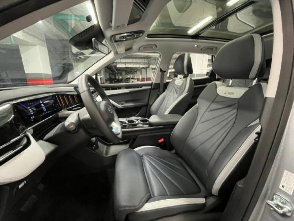Geely Atlas II с пробегом 2023 года, цена 3 052 700 рублей, 2896 км, внедорожник, Автокод Объявления