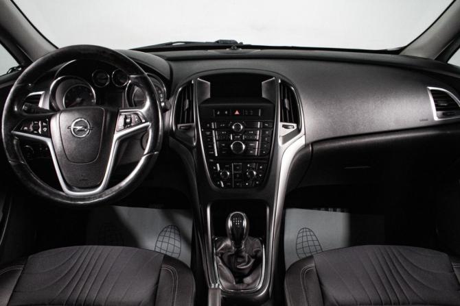 Opel Astra J Рестайлинг с пробегом 2013 года, цена 729 000 рублей, 270000 км, седан, Автокод Объявления