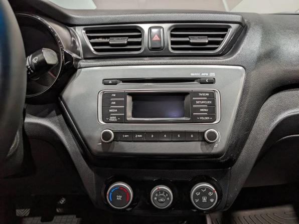 Kia Rio III Рестайлинг с пробегом 2015 года, цена 870 000 рублей, 135700 км, седан, Автокод Объявления