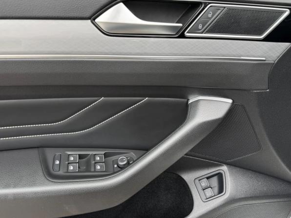 Volkswagen Passat B8 Рестайлинг с пробегом 2020 года, цена 2 175 000 рублей, 169774 км, универсал, Автокод Объявления