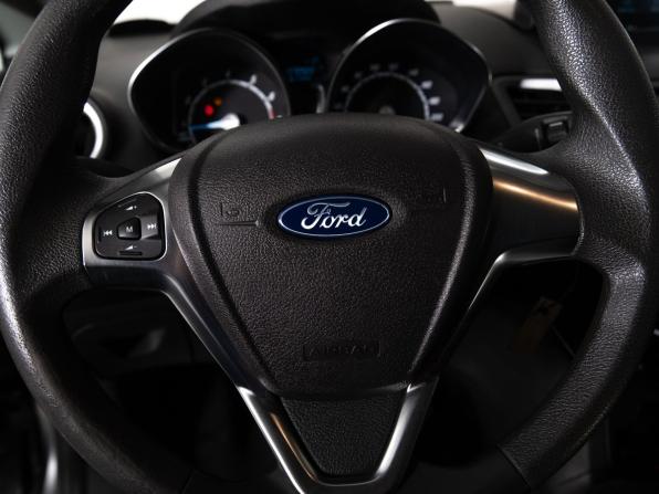 Ford Fiesta Mk6 Рестайлинг с пробегом 2018 года, цена 998 000 рублей, 70000 км, седан, Автокод Объявления