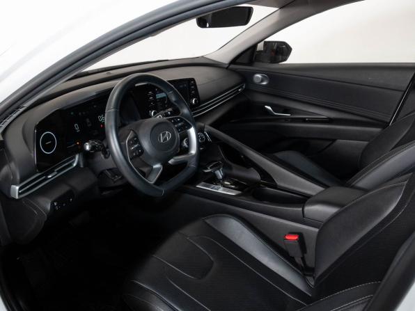 Hyundai Elantra VII (CN7) Рестайлинг с пробегом 2023 года, цена 2 248 000 рублей, 24205 км, седан, Автокод Объявления