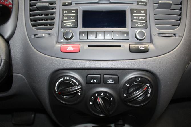 Kia Rio II Рестайлинг с пробегом 2010 года, цена 650 000 рублей, 157775 км, седан, Автокод Объявления