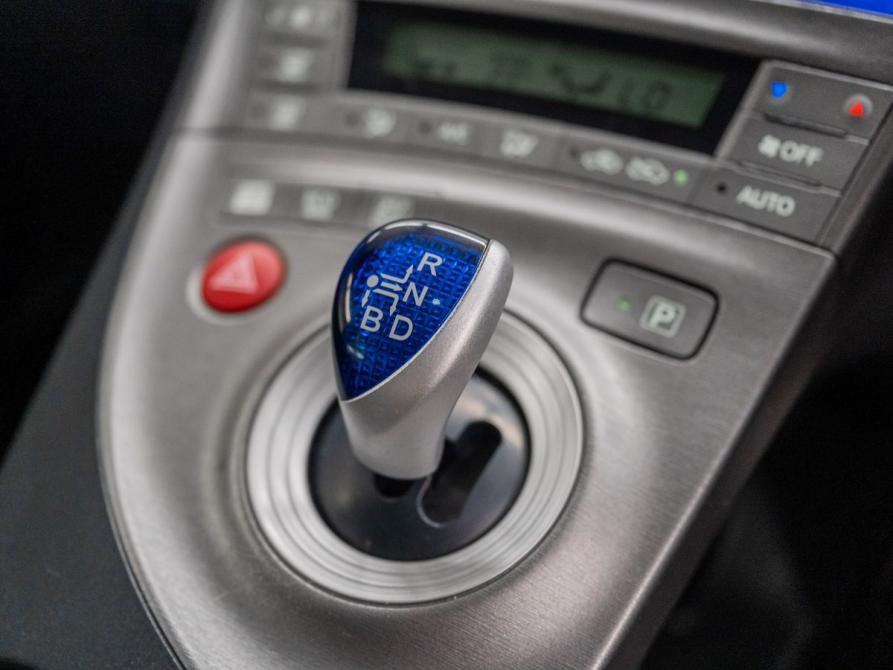 Toyota Prius III Рестайлинг (XW30) Красноярск  - изображение 15