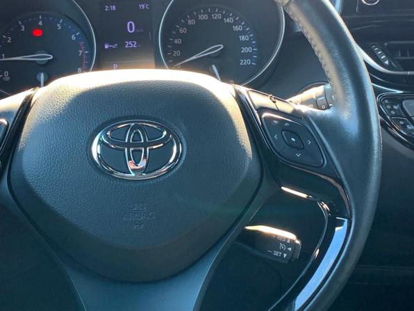 Toyota C-HR I с пробегом 2019 года, цена 2 310 000 рублей, 66915 км, внедорожник, Автокод Объявления