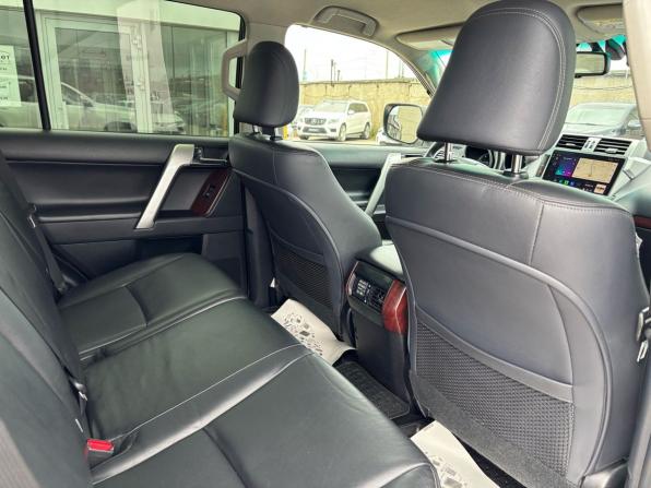 Toyota Land Cruiser Prado 150 Series Рестайлинг 1 с пробегом 2013 года, цена 3 380 000 рублей, 252159 км, внедорожник, Автокод Объявления