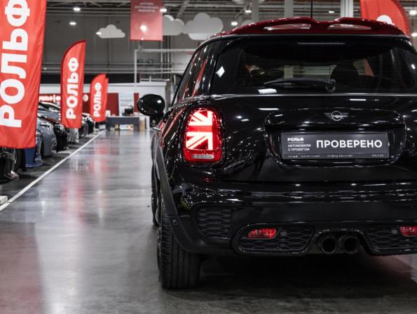 Mini Hatch III (F55/F56) Рестайлинг с пробегом 2019 года, цена 2 799 000 рублей, 54711 км, хэтчбек, Автокод Объявления
