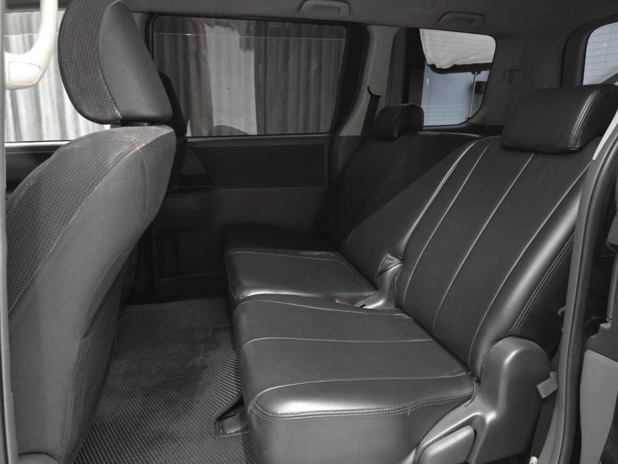 Toyota Voxy II (R70) Красноярск  - изображение 17