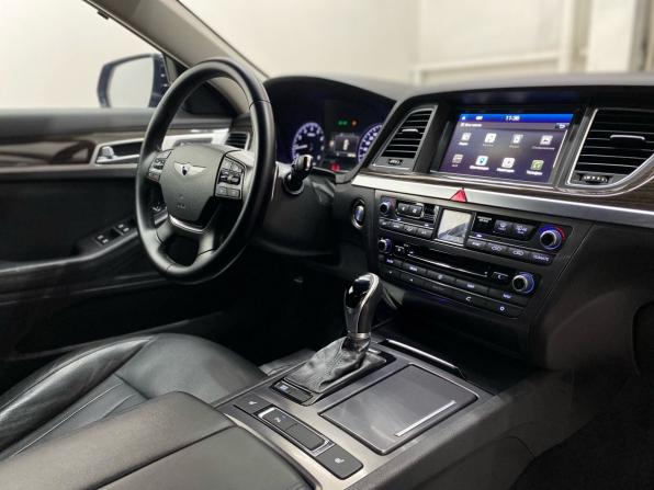 Hyundai Genesis II с пробегом 2015 года, цена 1 980 000 рублей, 188763 км, седан, Автокод Объявления