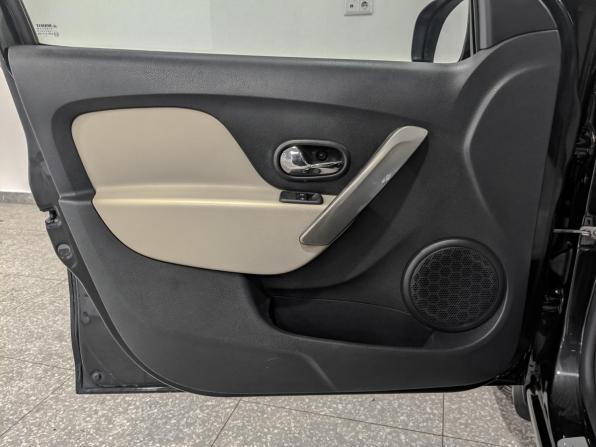 Renault Logan II с пробегом 2017 года, цена 860 000 рублей, 107150 км, седан, Автокод Объявления