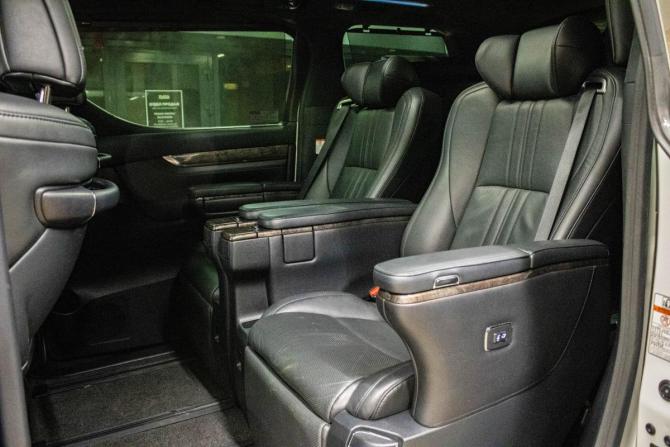 Toyota Alphard III Рестайлинг с пробегом 2019 года, цена 4 699 000 рублей, 128140 км, минивэн, Автокод Объявления