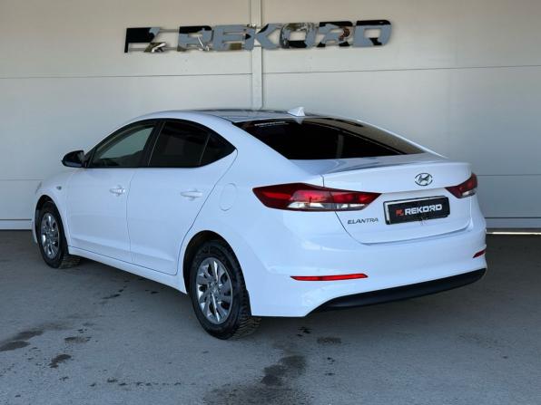 Hyundai Elantra VI (AD) с пробегом 2017 года, цена 1 399 000 рублей, 178000 км, седан, Автокод Объявления