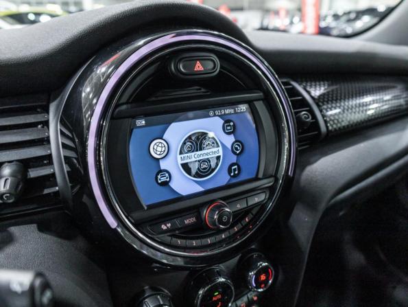 Mini Hatch III (F55/F56) Рестайлинг с пробегом 2019 года, цена 2 780 000 рублей, 54711 км, хэтчбек, Автокод Объявления