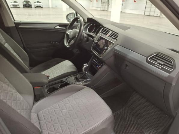 Volkswagen Tiguan II Рестайлинг с пробегом 2021 года, цена 2 660 000 рублей, 50562 км, внедорожник, Автокод Объявления