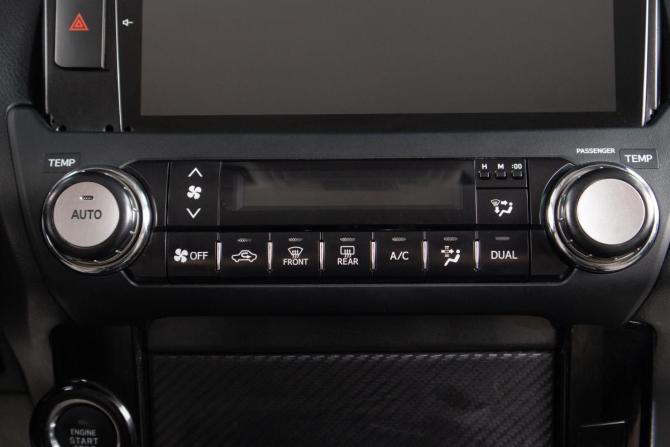 Toyota Land Cruiser Prado 150 Series Рестайлинг 1 с пробегом 2015 года, цена 3 299 000 рублей, 298000 км, внедорожник, Автокод Объявления