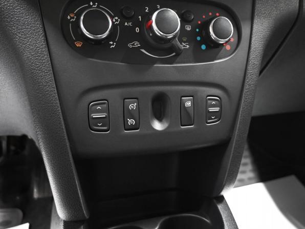 Renault Logan II Рестайлинг с пробегом 2018 года, цена 845 000 рублей, 130494 км, седан, Автокод Объявления
