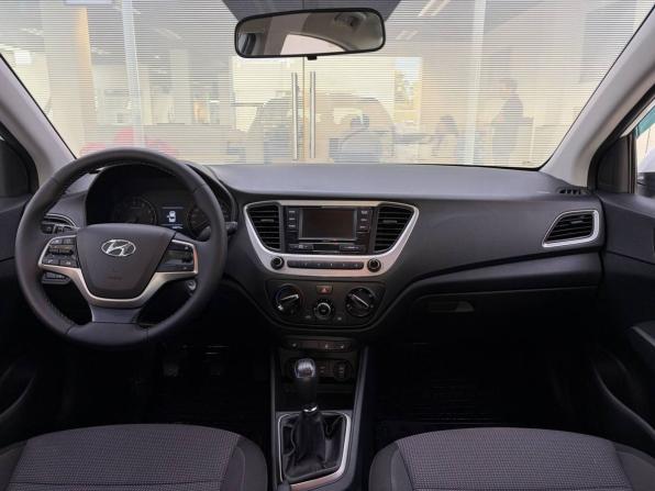 Hyundai Solaris II с пробегом 2018 года, цена 1 055 000 рублей, 104500 км, седан, Автокод Объявления
